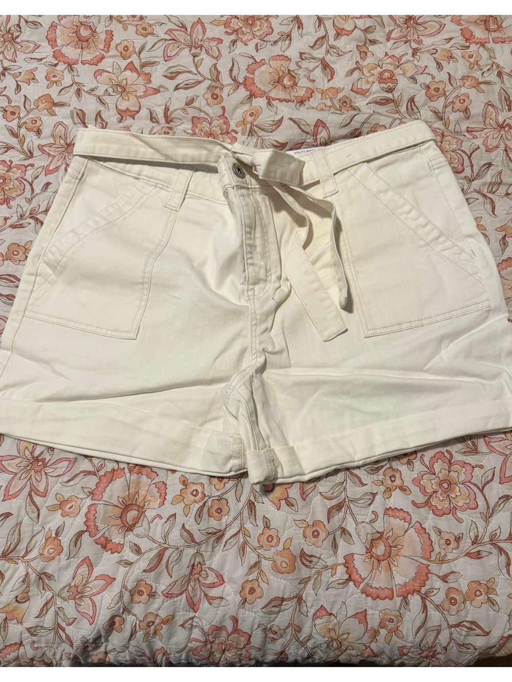 NWT Macys Style & Co. size 18 Cream mid-rise.  Tie-Belt Shorts